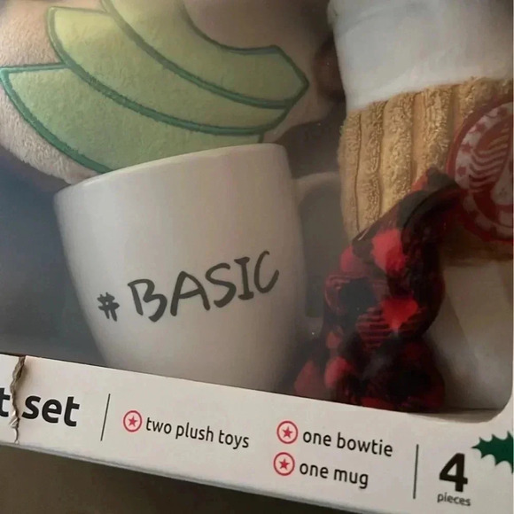 PETSHOPPE DOG TOY GIFT SET 4PC - MUG, TOYS, BOW TIE - Picture 2 of 9